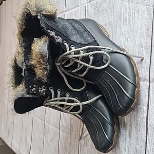 Sperry sz 6.5 duck boots, faux fur lined, black/tan
